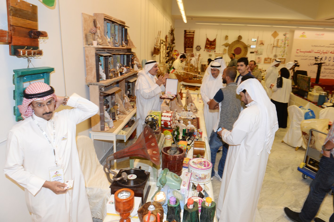 u0623u0639u0645u0627u0644 u062au0631u0627u062bu064au0629 u064au0632u062eu0631 u0628u0647u0627 u0627u0644u0645u0639u0631u0636 (u062au0635u0648u064au0631 u0632u0643u0631u064au0627 u0639u0637u064au0629)