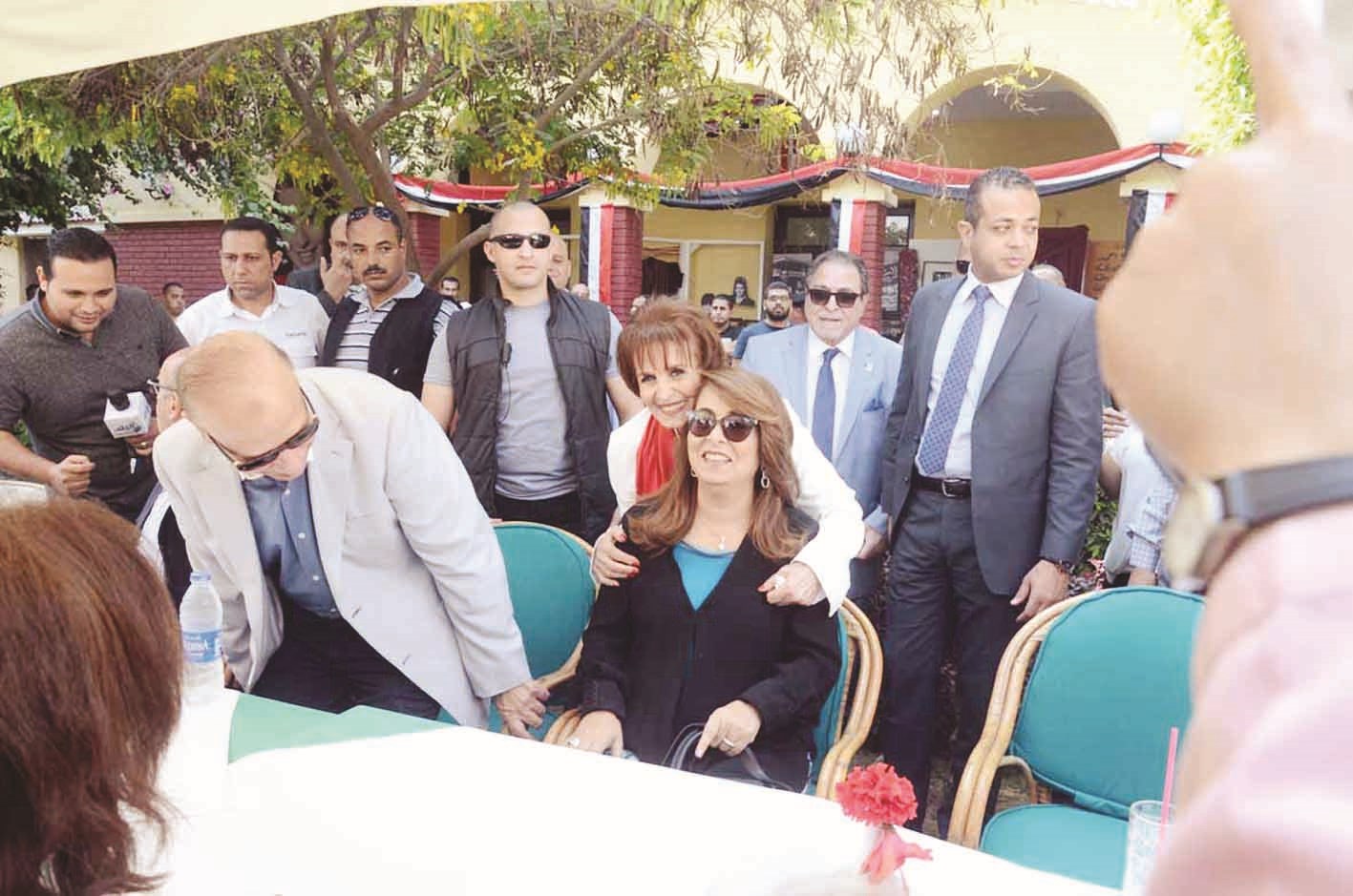 u0633u0645u064au0631u0629 u0623u062du0645u062f u0645u0639 u0627u0644u0648u0632u064au0631u0629 u063au0627u062fu0629 u0648u0627u0644u064a u0648u0645u062du0627u0641u0638 u0627u0644u0642u0627u0647u0631u0629