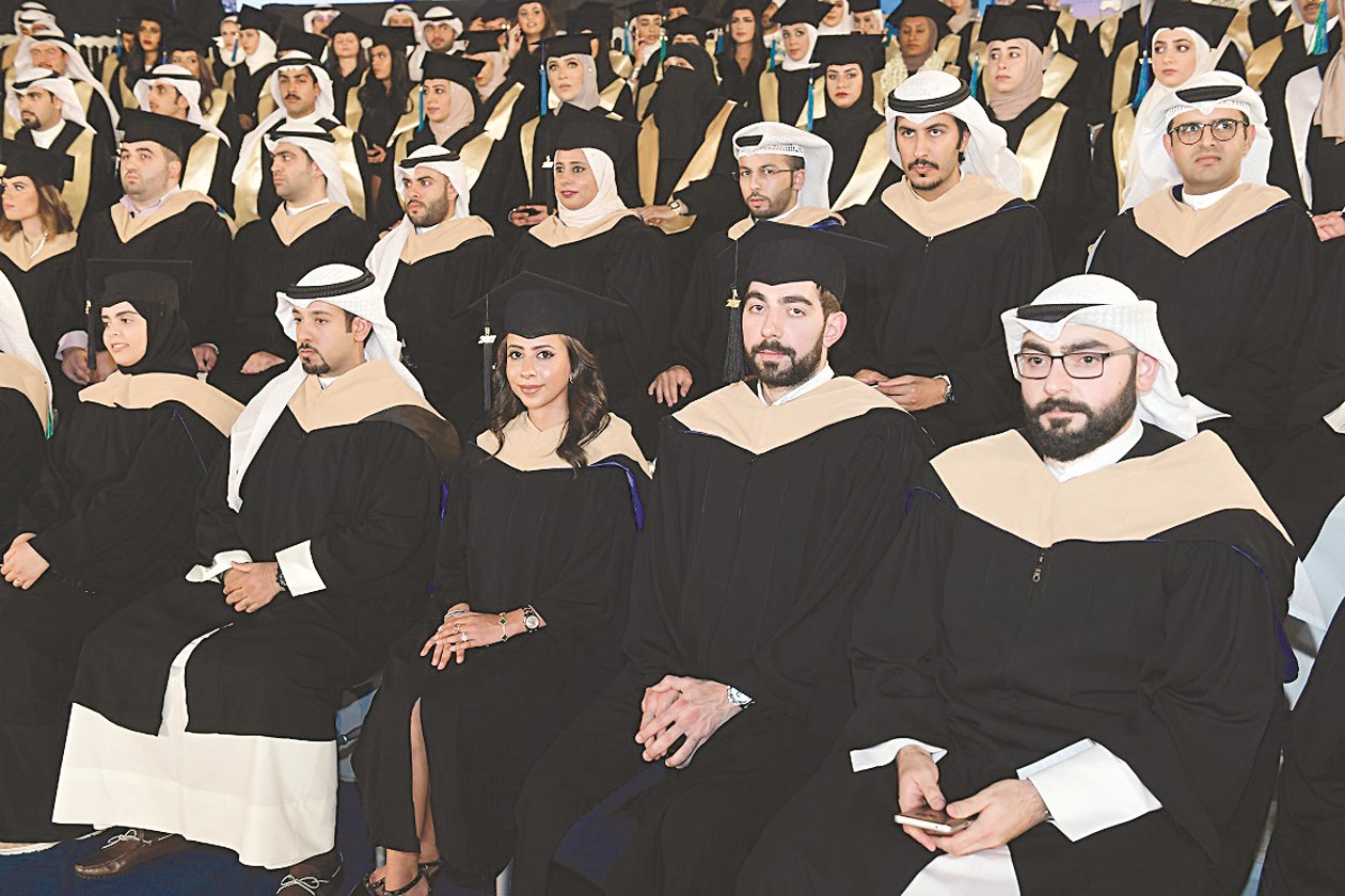 الخريجون والخريجات