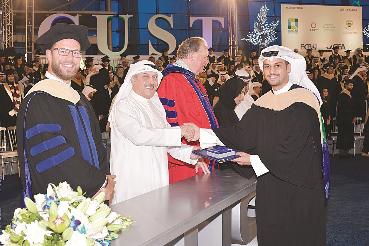 ... وخريج فرح بنجاحه