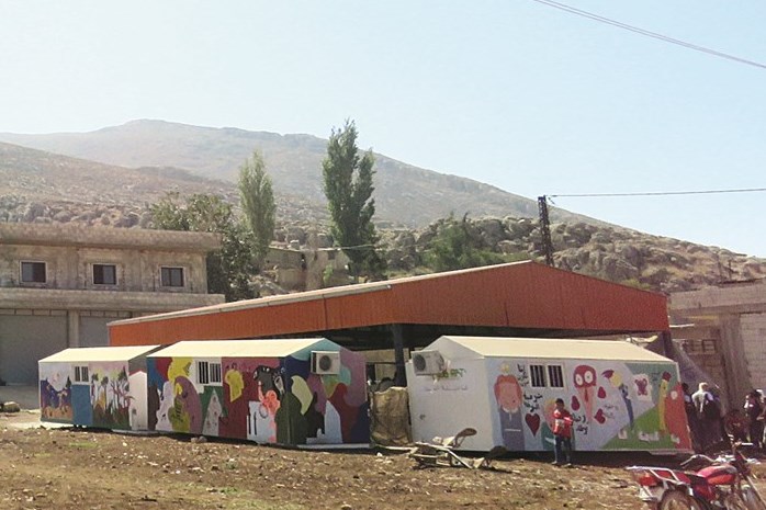 موقع «قافلة الفن» داخل مخيم الفاعور