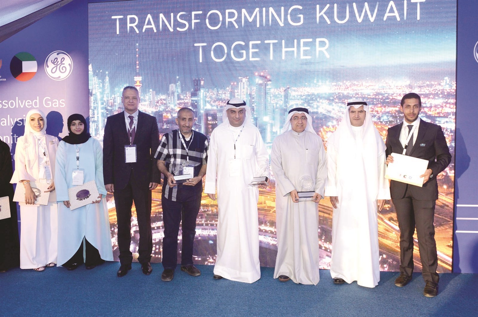 u0627u0644u0645u0631u0632u0648u0642 u0648u0628u0648u0634u0647u0631u064a u064au062au0648u0633u0637u0627u0646 u0627u0644u0645u0634u0631u0641u064au0646 u0639u0644u0649 u062au0623u0633u064au0633 u0627u0644u0645u0631u0643u0632 (u062au0635u0648u064au0631 u0632u0643u0631u064au0627 u0639u0637u064au0629)