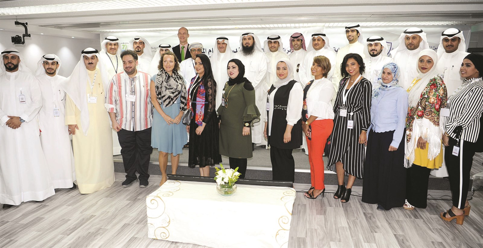 u0627u0644u0645u0634u0627u0631u0643u0648u0646 u0641u064a u0627u0644u0648u0631u0634u0629 (u062au0635u0648u064au0631 u0632u0643u0631u064au0627 u0639u0637u064au0629)