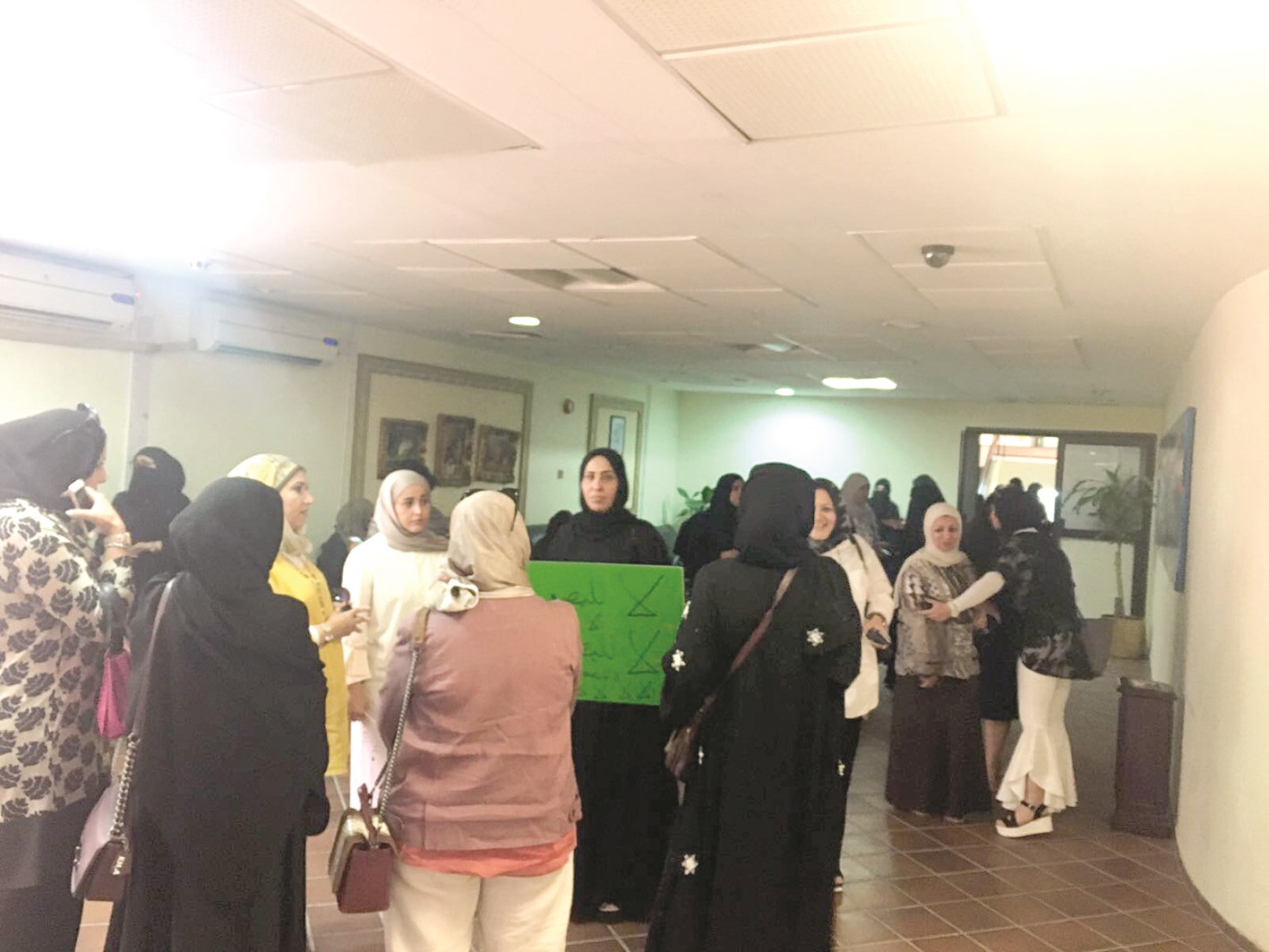 ... وفي مدخل الوزارة