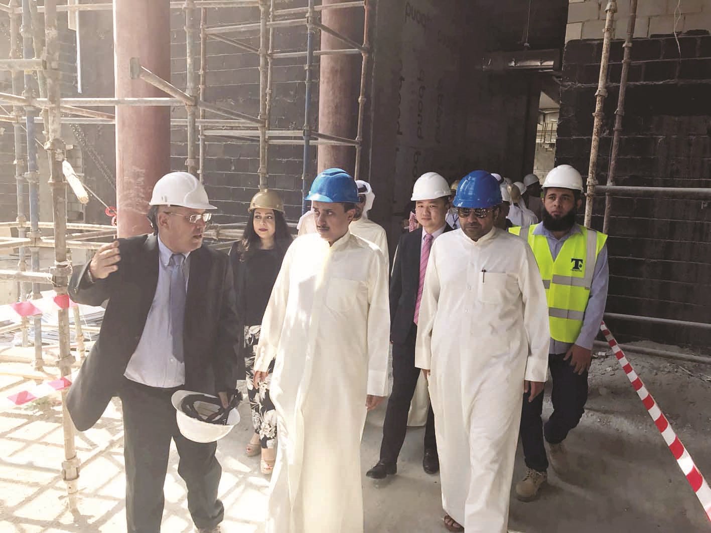 ... وخلال الجولة على مشروع مبنى المجلس البلدي الجديد