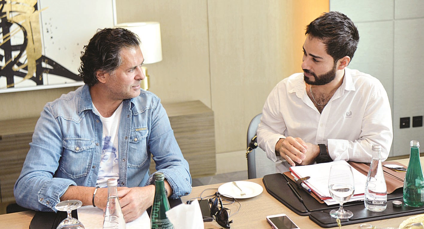 علامة متحدثاً للزميل علاء محمود