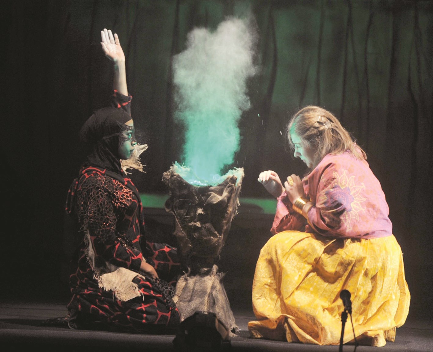 u0645u0634u0647u062f u0645u0646 u0627u0644u0639u0631u0636 u0627u0644u0645u0633u0631u062du064a (u062au0635u0648u064au0631 u0633u0639u062f u0647u0646u062fu0627u0648u064a)