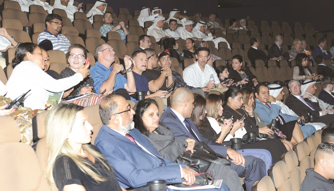 u062cu0627u0646u0628 u0645u0646 u0627u0644u062cu0645u0647u0648u0631 ( u062au0635u0648u064au0631 u0643u0631u0645 u0630u064au0627u0628)