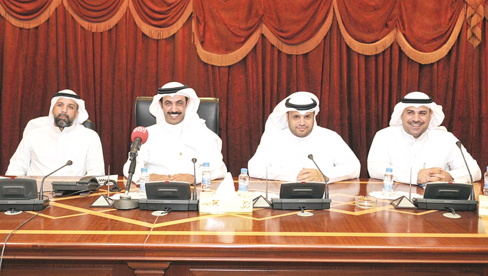 u0627u0644u0645u0634u0627u0631u0643u0648u0646 u0641u064a u0627u0644u0648u0631u0634u0629 (u062au0635u0648u064au0631 u0633u0639u062f u0647u0646u062fu0627u0648u064a)