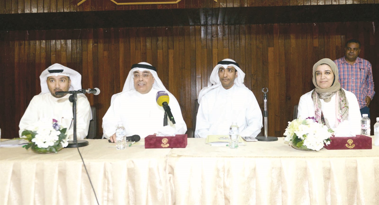 u0627u0644u0645u0642u0635u064au062f u064au062au062du062fu062b u0641u064a u0627u0644u0644u0642u0627u0621 (u062au0635u0648u064au0631 u0632u0643u0631u064au0627 u0639u0637u064au0629)