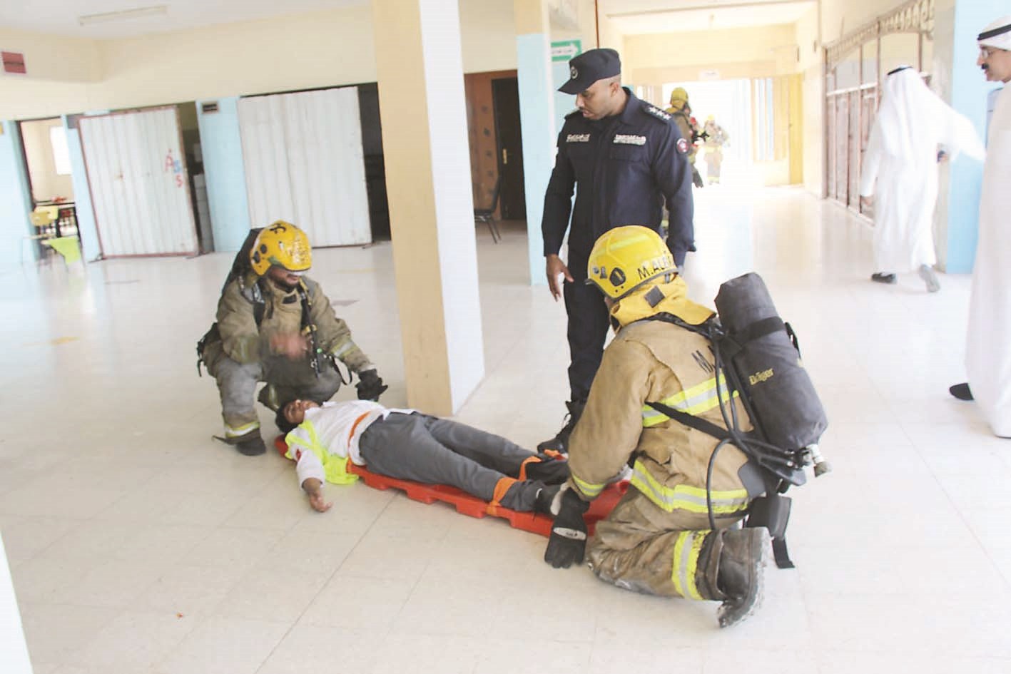 إسعاف أحد المصابين