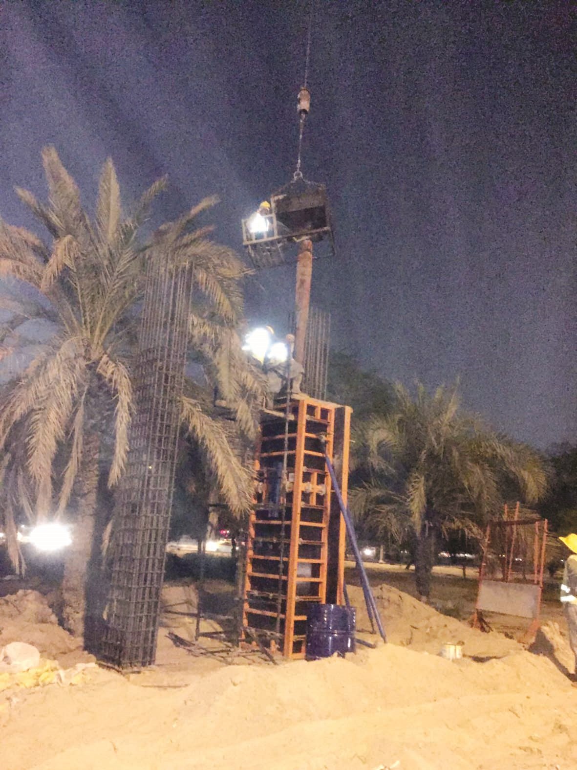 من أعمال صب أعمدة الجسور