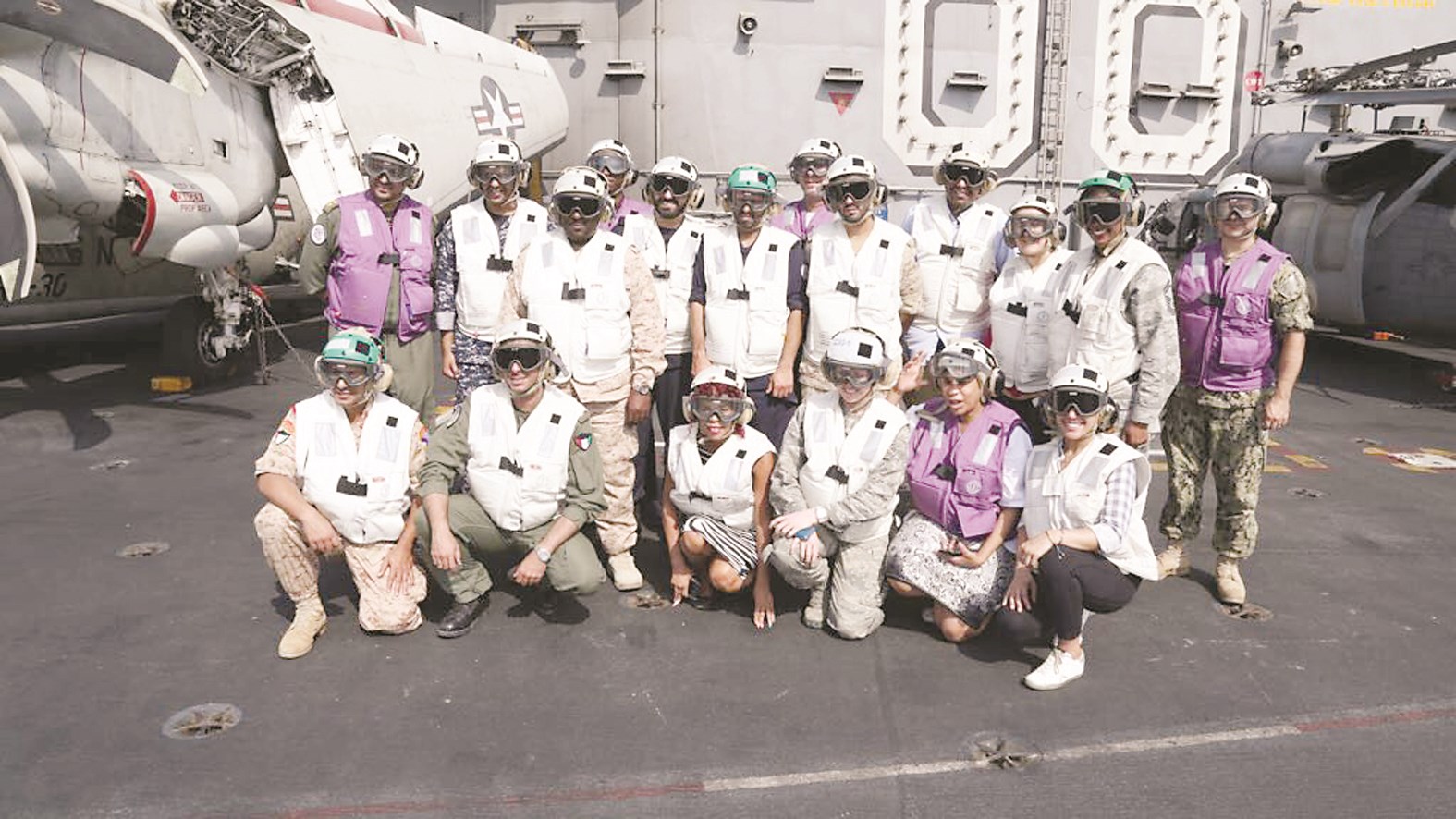 الوفد الزائر للحاملة