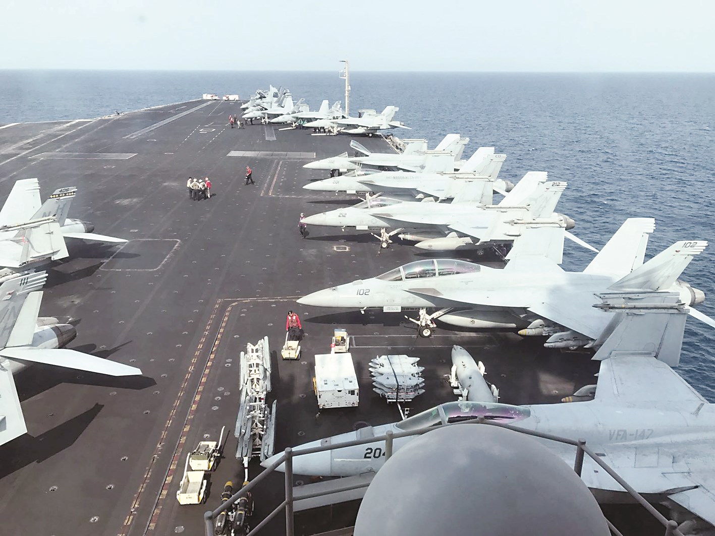 طائرات مُستعدة للإقلاع