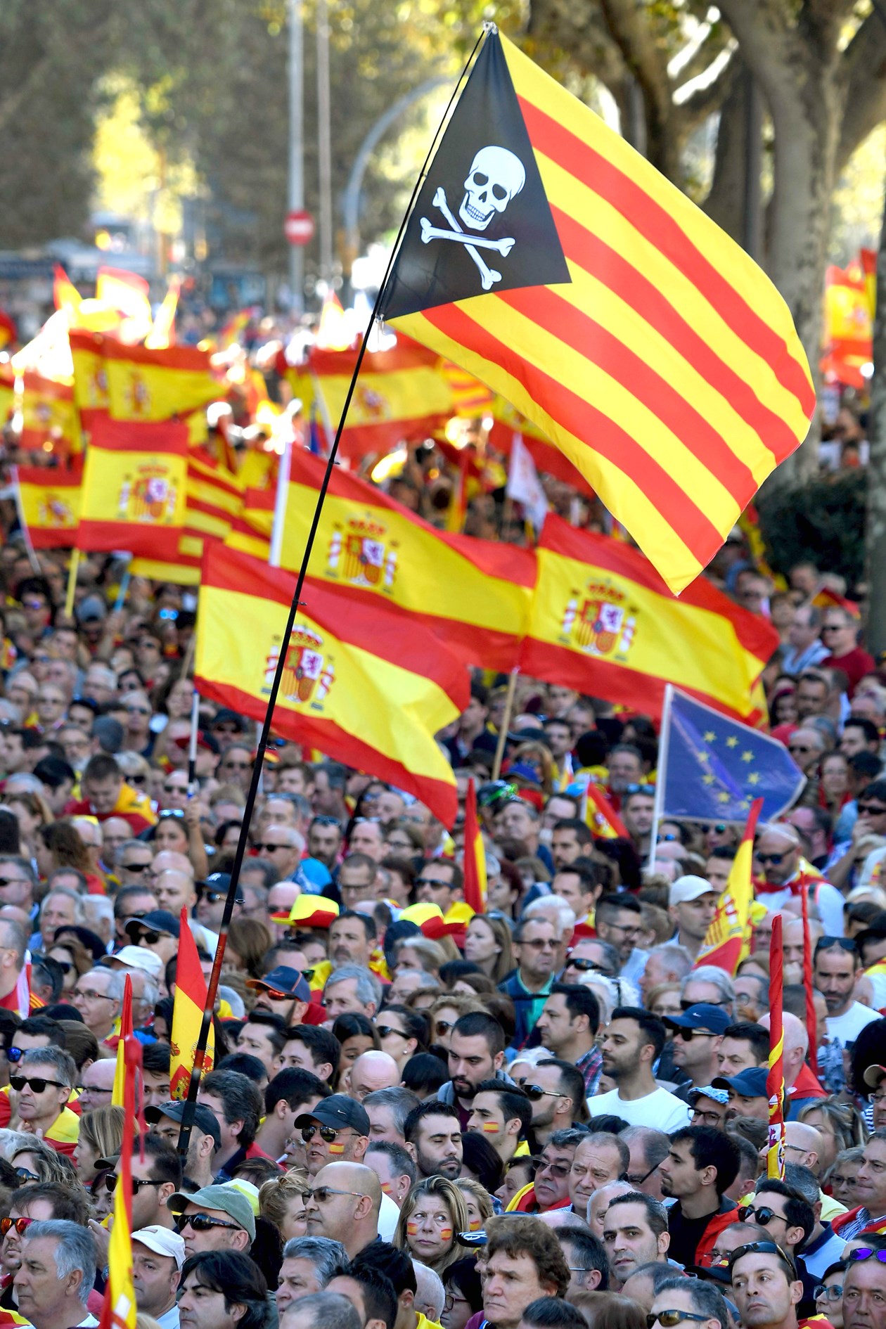 u062au0638u0627u0647u0631u0629 u0641u064a u0628u0631u0634u0644u0648u0646u0629 u0644u0644u0643u0627u062au0627u0644u0648u0646u064au064au0646 u0627u0644u0645u0639u0627u0631u0636u064au0646 u0644u0644u0627u0646u0641u0635u0627u0644 u062au0639u0628u064au0631u0627u064b u0639u0646 u062fu0639u0645 u0648u062du062fu0629 u0625u0633u0628u0627u0646u064au0627 (u0623 u0641 u0628)