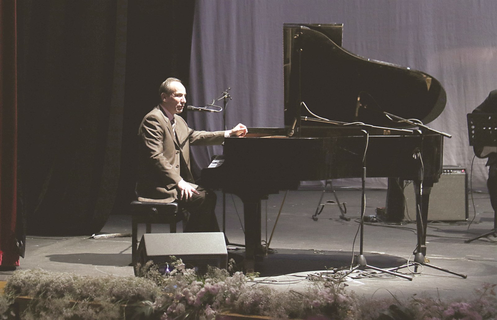 u0639u0645u0631u0648 u0633u0644u064au0645... u062au0623u0644u0642 u0639u0632u0641u0627u064b u0648u063au0646u0627u0621u064b (u062au0635u0648u064au0631 u0628u0633u0627u0645 u0632u064au062fu0627u0646)