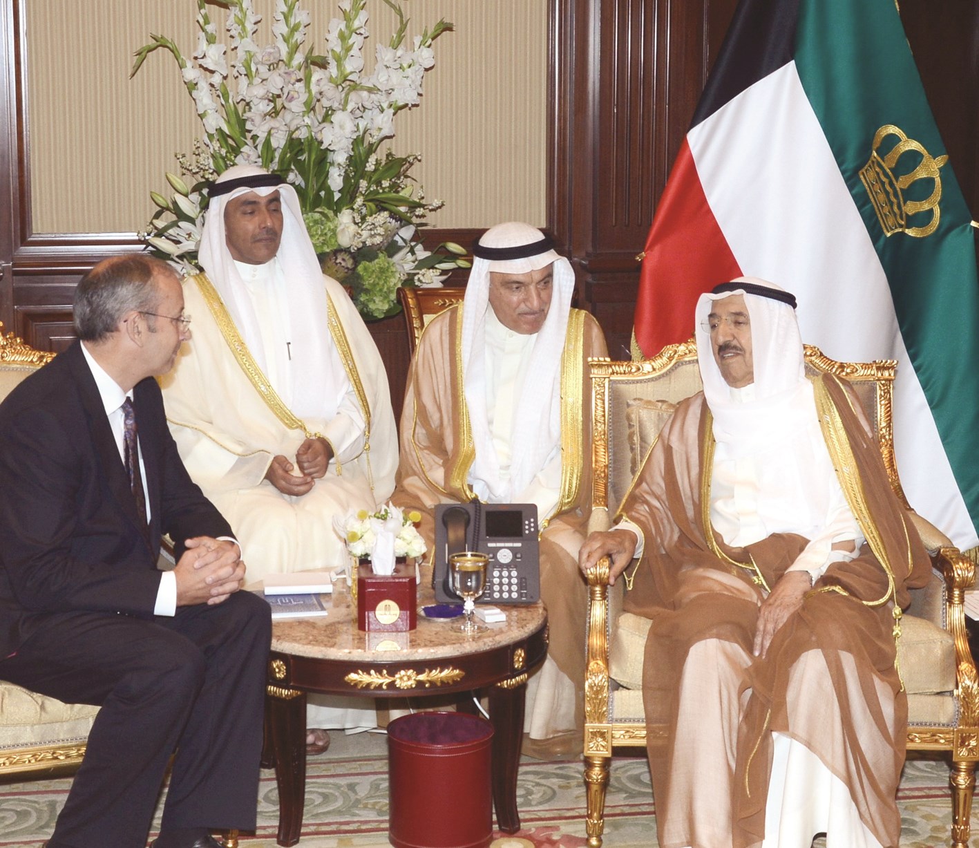 ... وسفير المملكة المتحدة