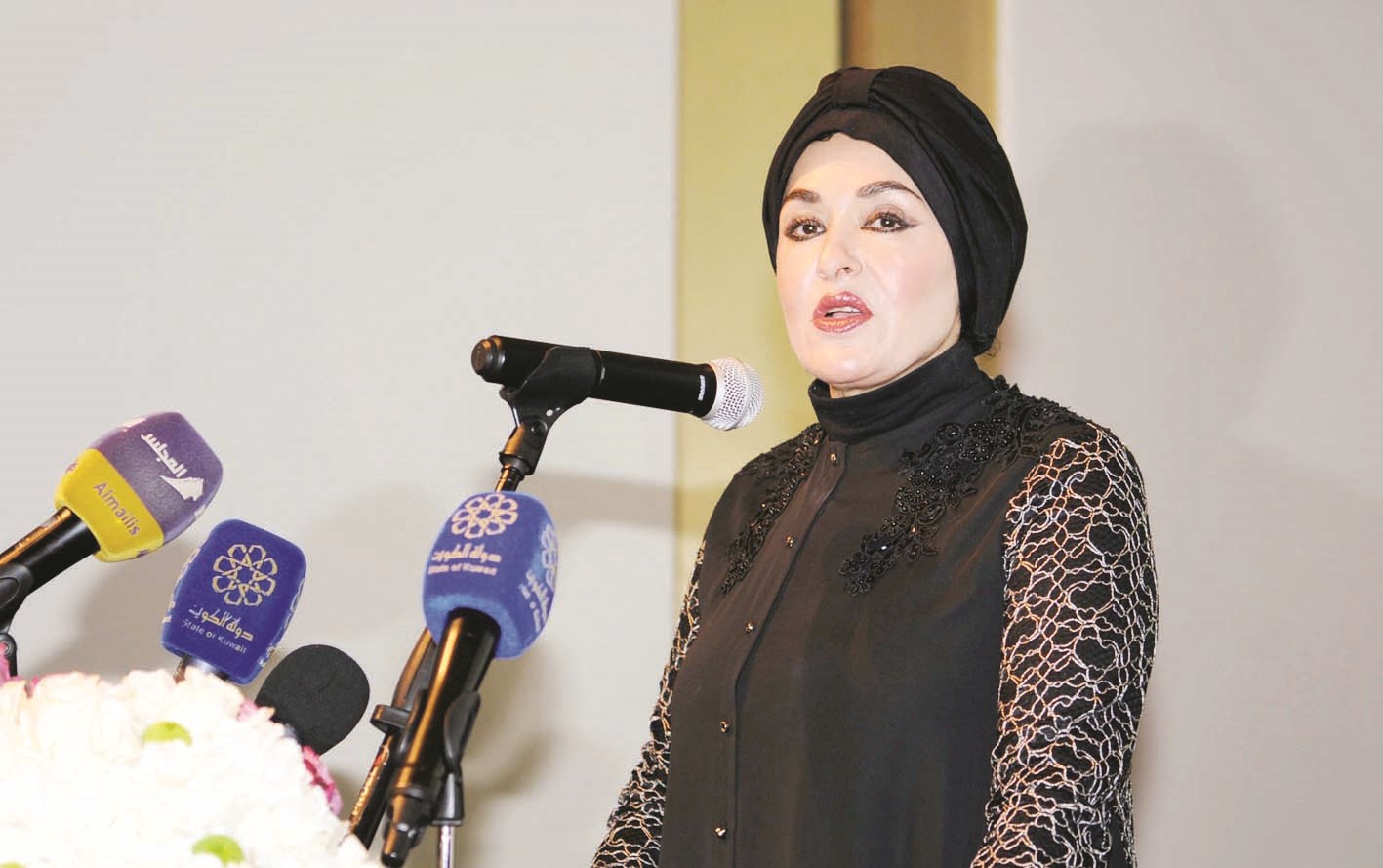 نوال الصباح تلقي كلمتها