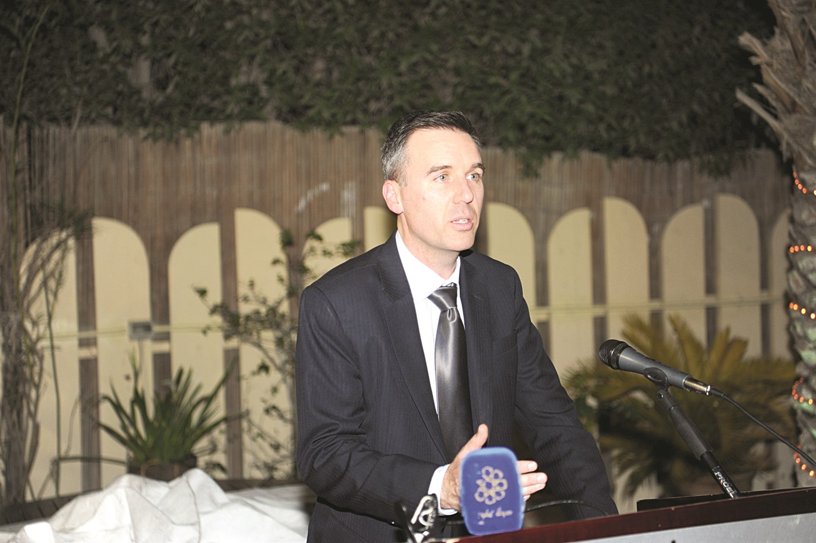 u0627u0644u0633u0641u064au0631 u0647u0627u0648u0643 u0645u062au062du062fu062bu0627u064bb(u062au0635u0648u064au0631 u0637u0627u0631u0642 u0639u0632u0627u0644u062fu064au0646)