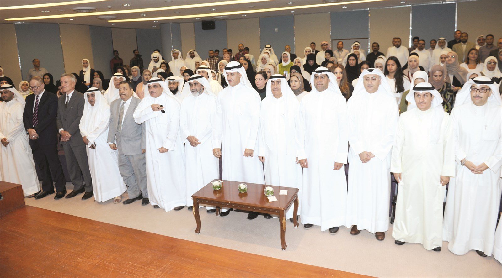 الأنصاري متوسطا قيادات الجامعة في بداية الاحتفال  (تصوير كرم ذياب)