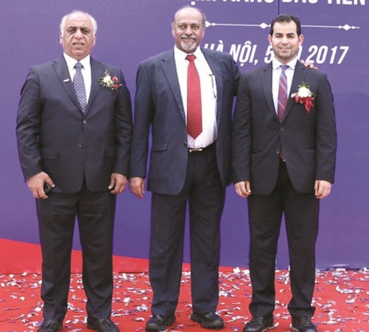 السفير الأحمد متوسطاً العتيبي والقلاف