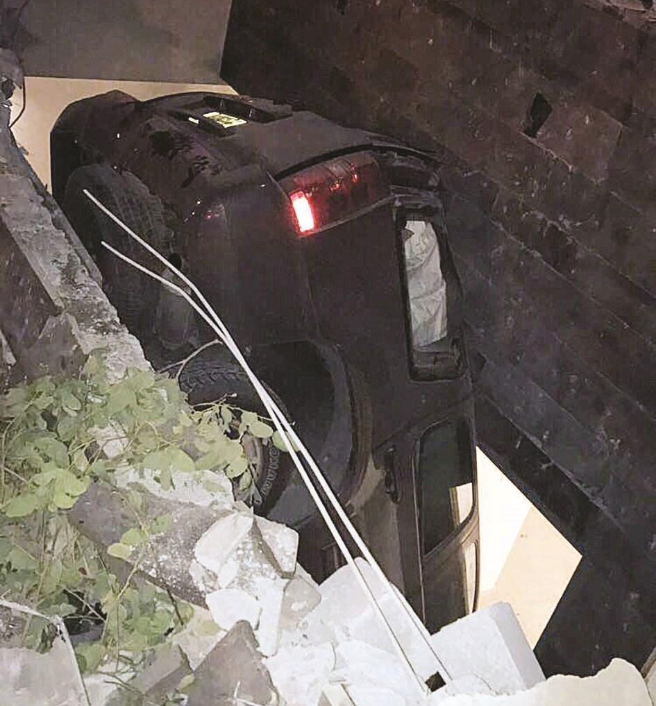 u0627u0644u0633u064au0627u0631u0629 u0633u0642u0637u062a u0628u0642u0627u0626u062fu0647u0627