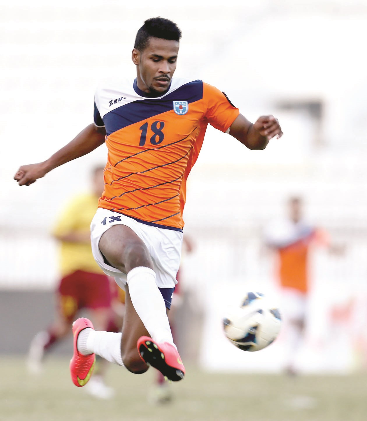 u0646u062cu0645 u0643u0627u0638u0645u0629 u0646u0627u0635u0631 u0641u0631u062c          (u0627u0644u0623u0632u0631u0642 u062fu0648u062a u0643u0648u0645)