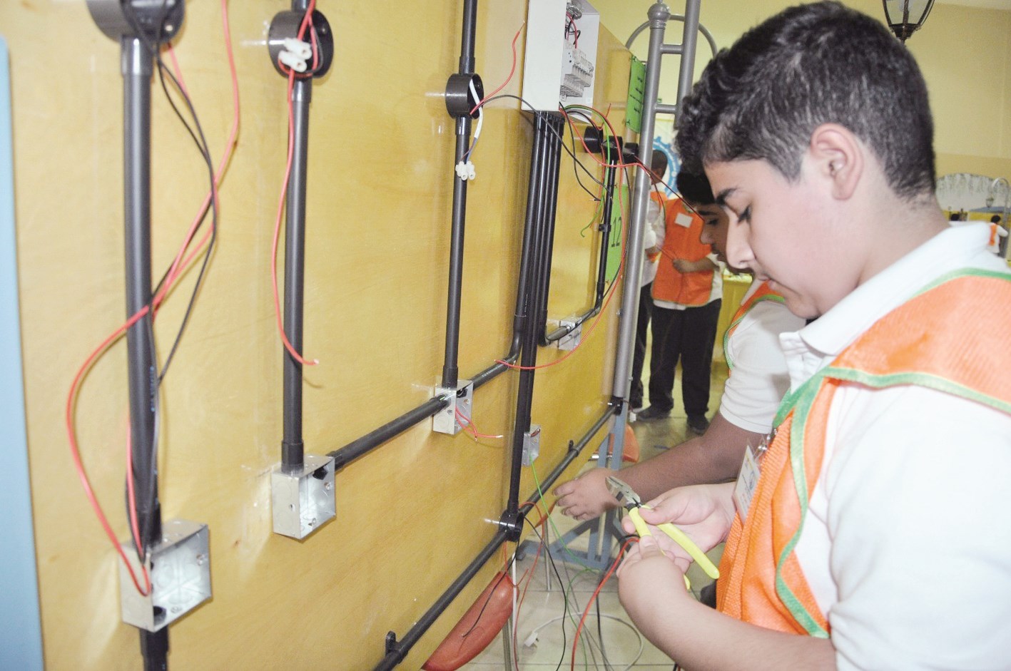 ... والعدد اليدوية