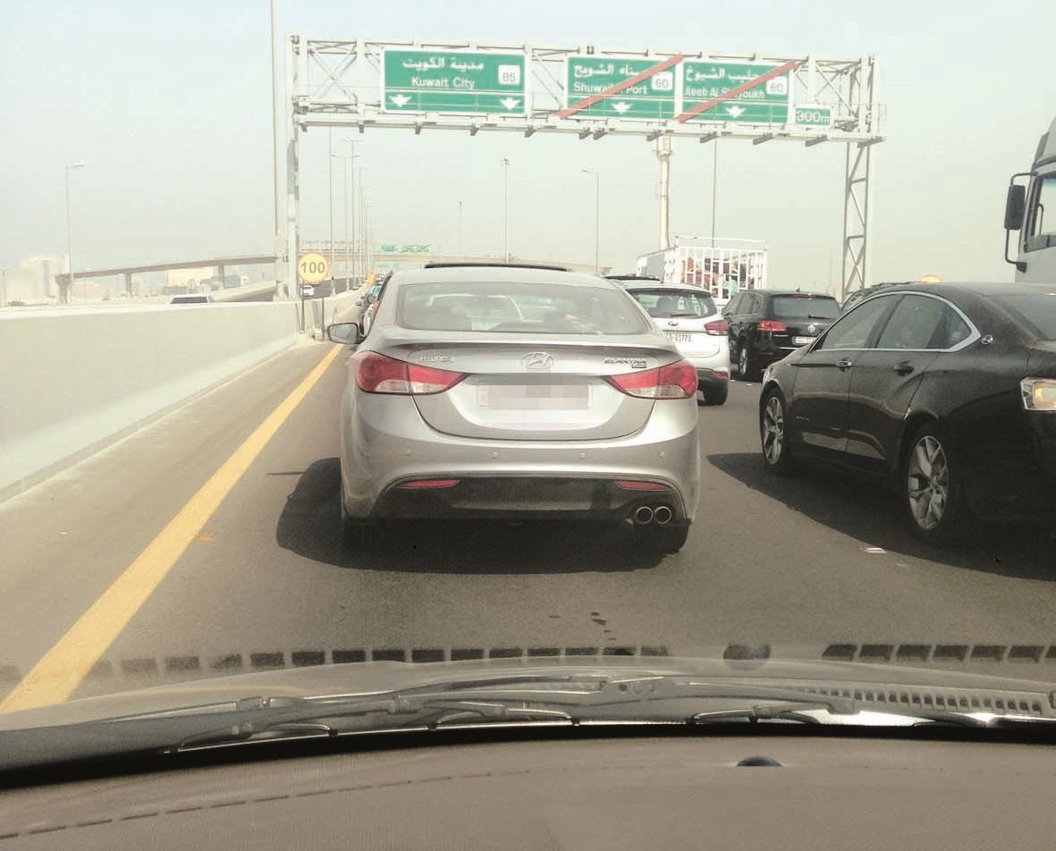 جسر جمال عبدالناصر يصبح حارة واحدة عند مخرج طريق المطار