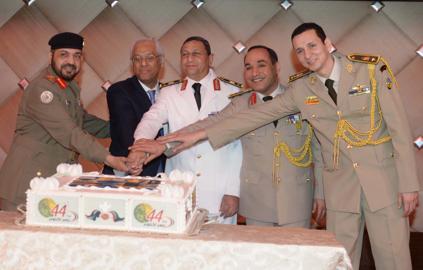 u0642u0637u0639 u0642u0627u0644u0628 u062du0644u0648u0649 u0627u0644u0627u062du062au0641u0627u0644 (u062au0635u0648u064au0631 u0632u0643u0631u064au0627 u0639u0637u064au0629)