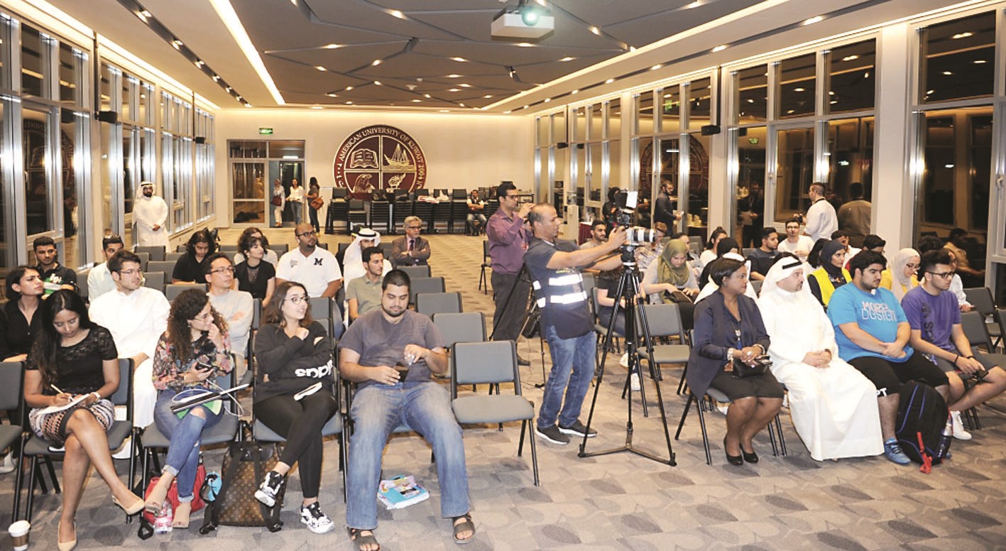 u062cu0627u0646u0628 u0645u0646 u0627u0644u062du0636u0648u0631 (u062au0635u0648u064au0631 u0637u0627u0631u0642 u0639u0632u0627u0644u062fu064au0646)