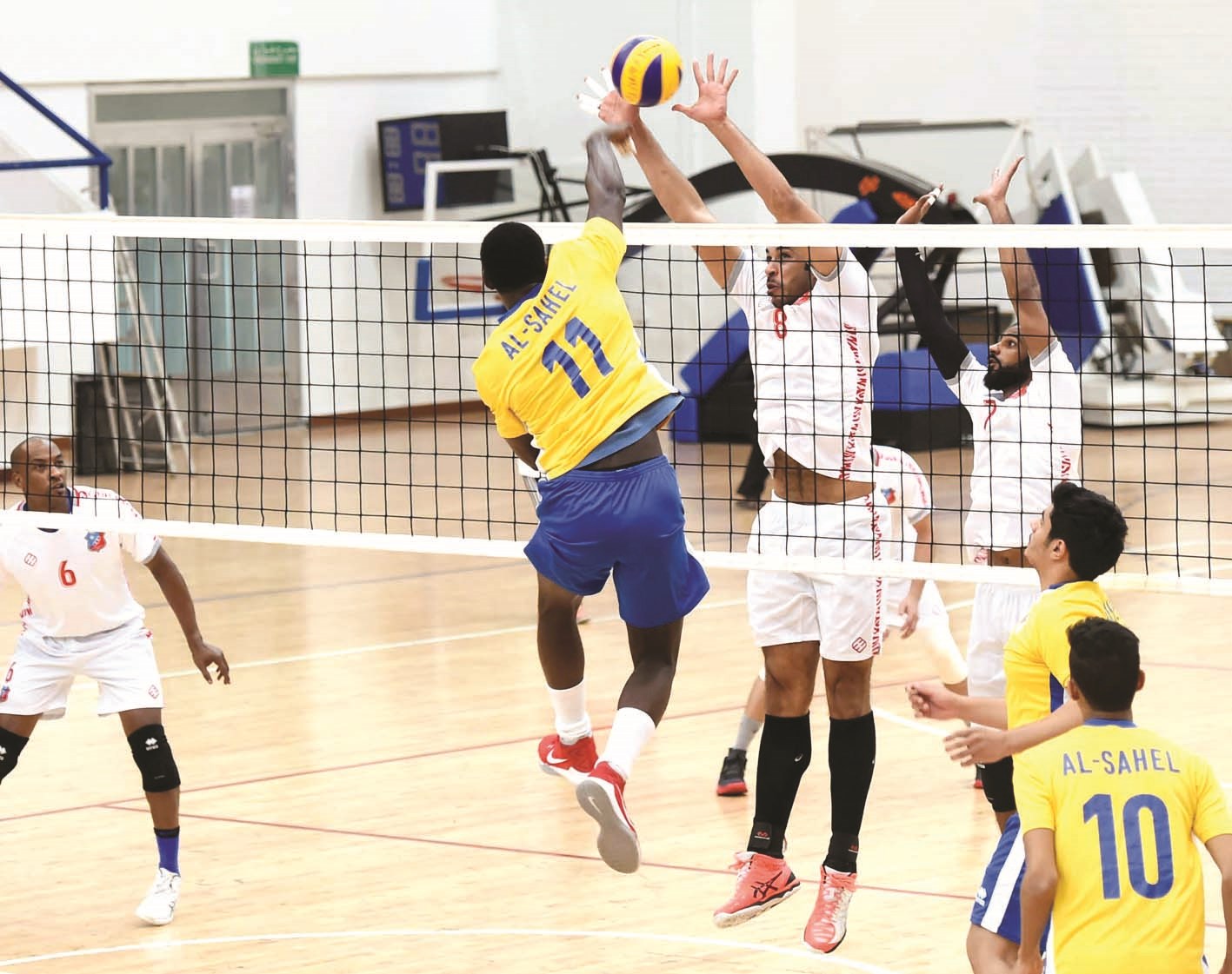 u0646u062cu0645 u00abu0627u0644u0643u0648u064au062au00bb u0639u0627u0645u0631 u0627u0644u0633u0644u064au0645 u0641u064a u0645u0648u0627u062cu0647u0629 u0636u0631u0628u0629 u0633u0627u062du0642u0629 u062eu0644u0627u0644 u0627u0644u0645u0628u0627u0631u0627u0629 u0623u0645u0627u0645 u0627u0644u0633u0627u062du0644 (u062au0635u0648u064au0631 u0623u0633u0639u062f u0639u0628u062fu0627u0644u0644u0647)