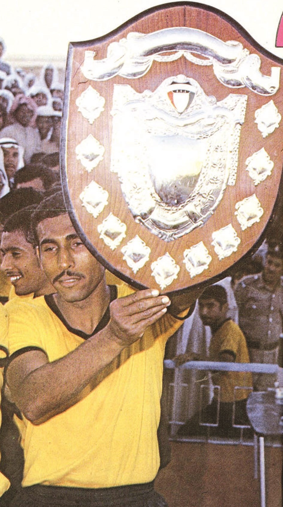 u0627u0644u0639u0635u0641u0648u0631 u062du0627u0645u0644u0627u064b u062fu0631u0639 u062fu0648u0631u064a u0627u0644u0645u0648u0633u0645 1972 - 1973