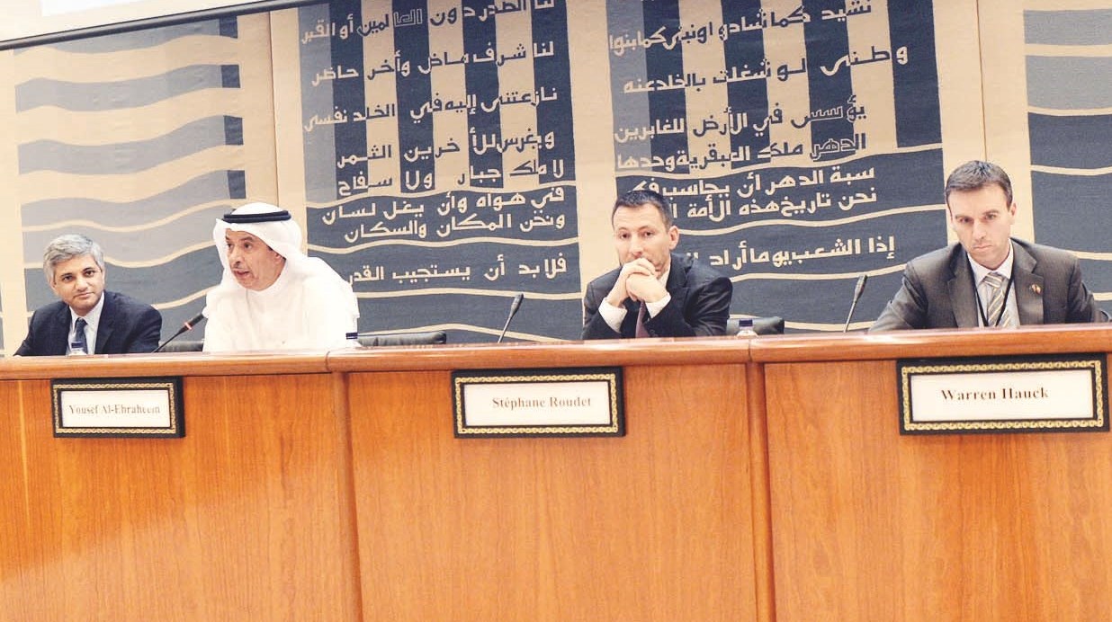 u062cu0627u0646u0628 u0645u0646 u0627u0644u062du0644u0642u0629 u0627u0644u0646u0642u0627u0634u064au0629     (u062au0635u0648u064au0631 u0646u0627u064au0641 u0627u0644u0639u0642u0644u0629)