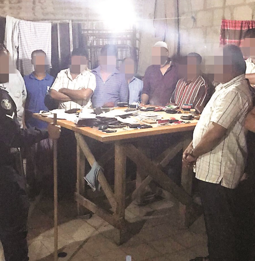 u0628u0639u0636 u0627u0644u0645u0642u0627u0645u0631u064au0646 u0623u0645u0627u0645 u0637u0627u0648u0644u062au0647u0645