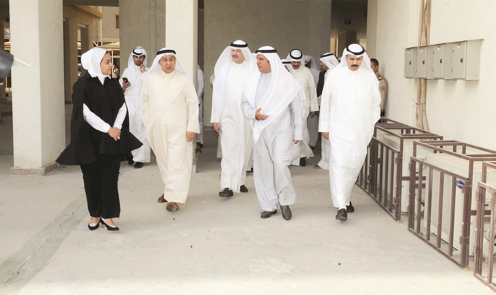 ... ويتفقد المبنى بحضور بن ناجي والجري والسريع