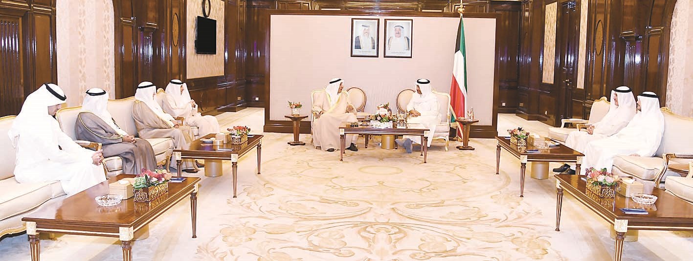 ...وأعضاء جمعية الصداقة الكويتية - البريطانية