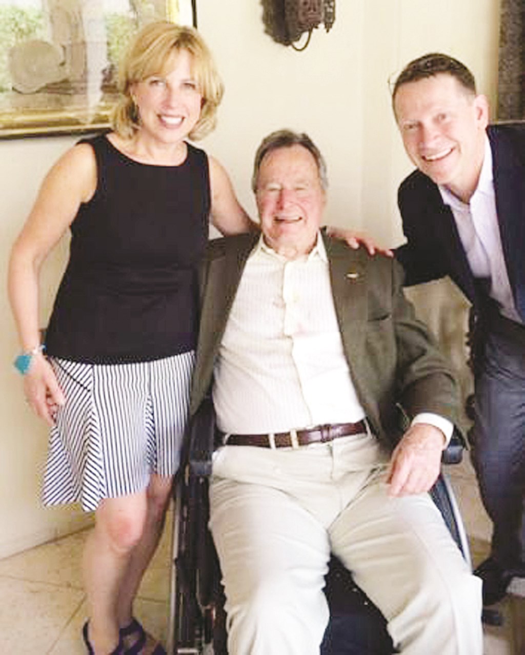 بوش الأب... وكريستينا بيكر كلاين (أثناء واقعة التحرش المزعومة)