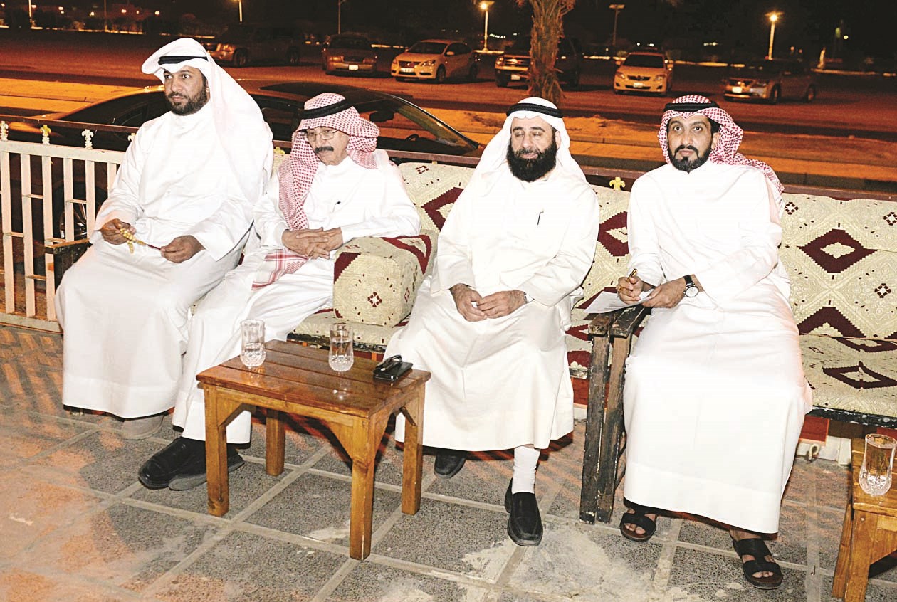 u0639u062fu062f u0645u0646 u0627u0644u0623u0647u0627u0644u064a u0645u0639 u0627u0644u0632u0645u064au0644 u063au0627u0646u0645 u0627u0644u0633u0644u064au0645u0627u0646u064a (u062au0635u0648u064au0631 u0632u0643u0631u064au0627 u0639u0637u064au0629)