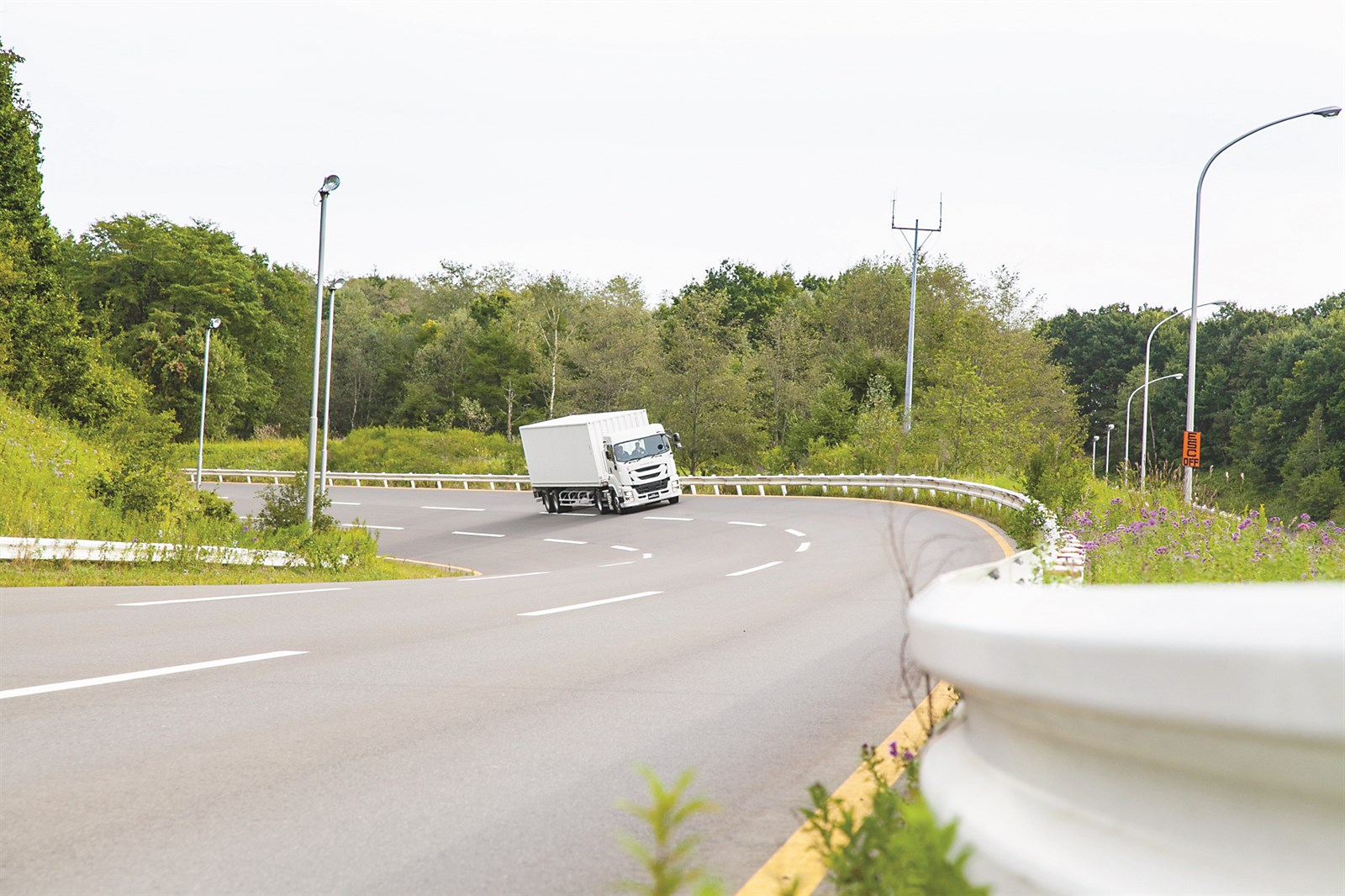 ثبات كبير لشاحنات «إيسوزو» عند المنعطفات