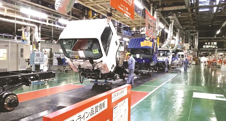 تصنيع 10 آلاف شاحنة أسبوعياً