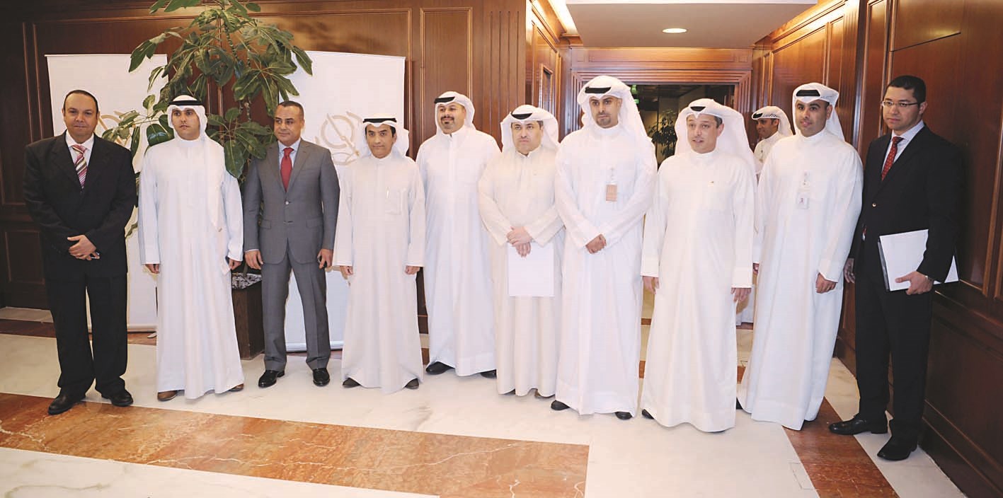 صورة جماعية لأطراف الصفقة (تصوير طارق عزالدين)