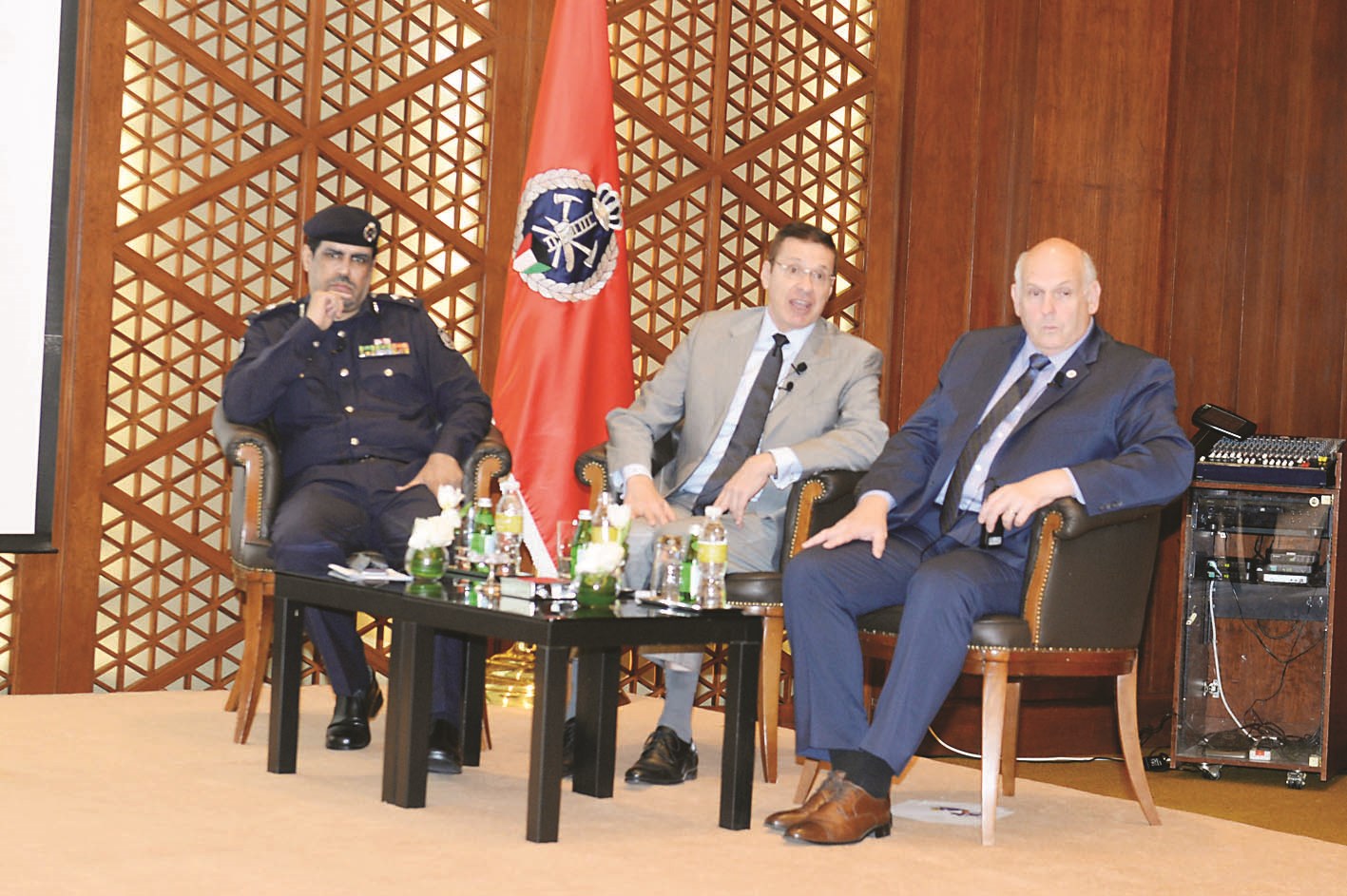 اللواء خالد عبدالله مع ممثلي الجمعية الوطنية الأميركية للحماية