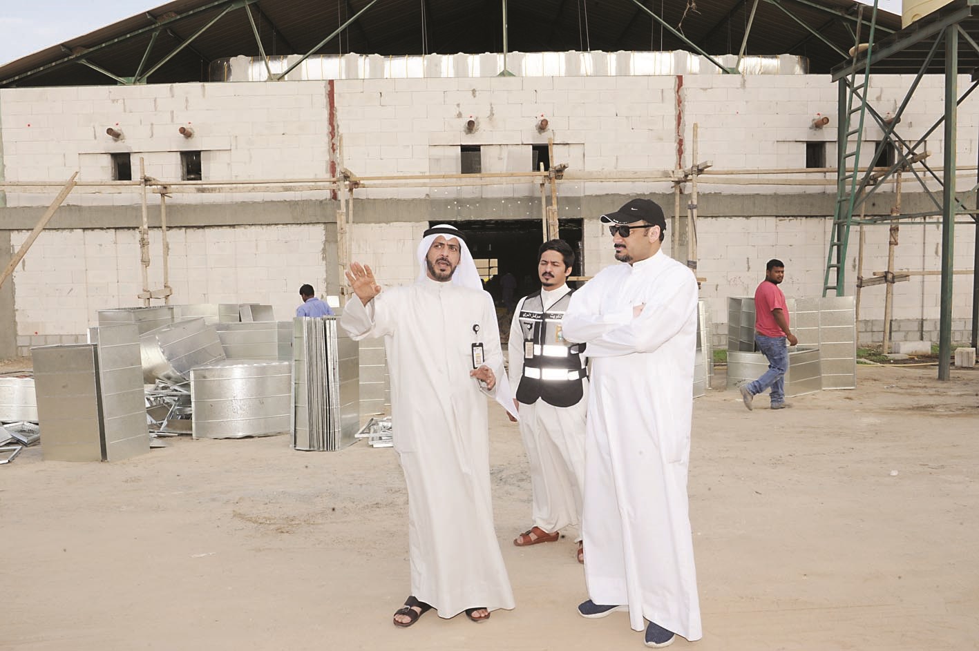 الرشيدي يتحدث للزميل ناصر الفرحان