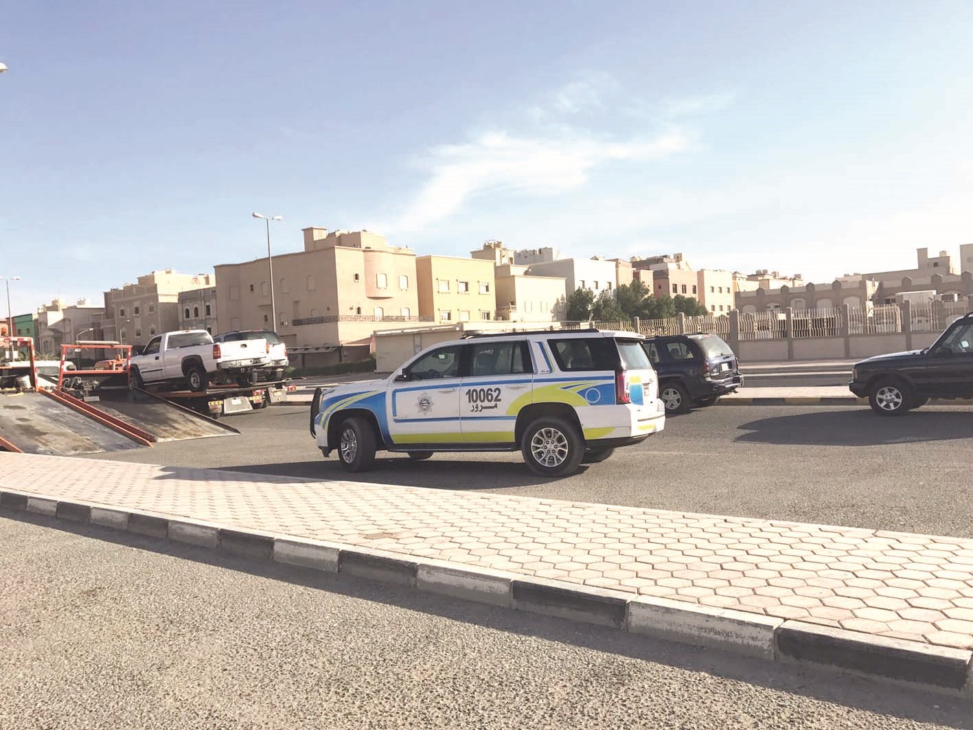 دورية مرور أمام إحدى المدارس