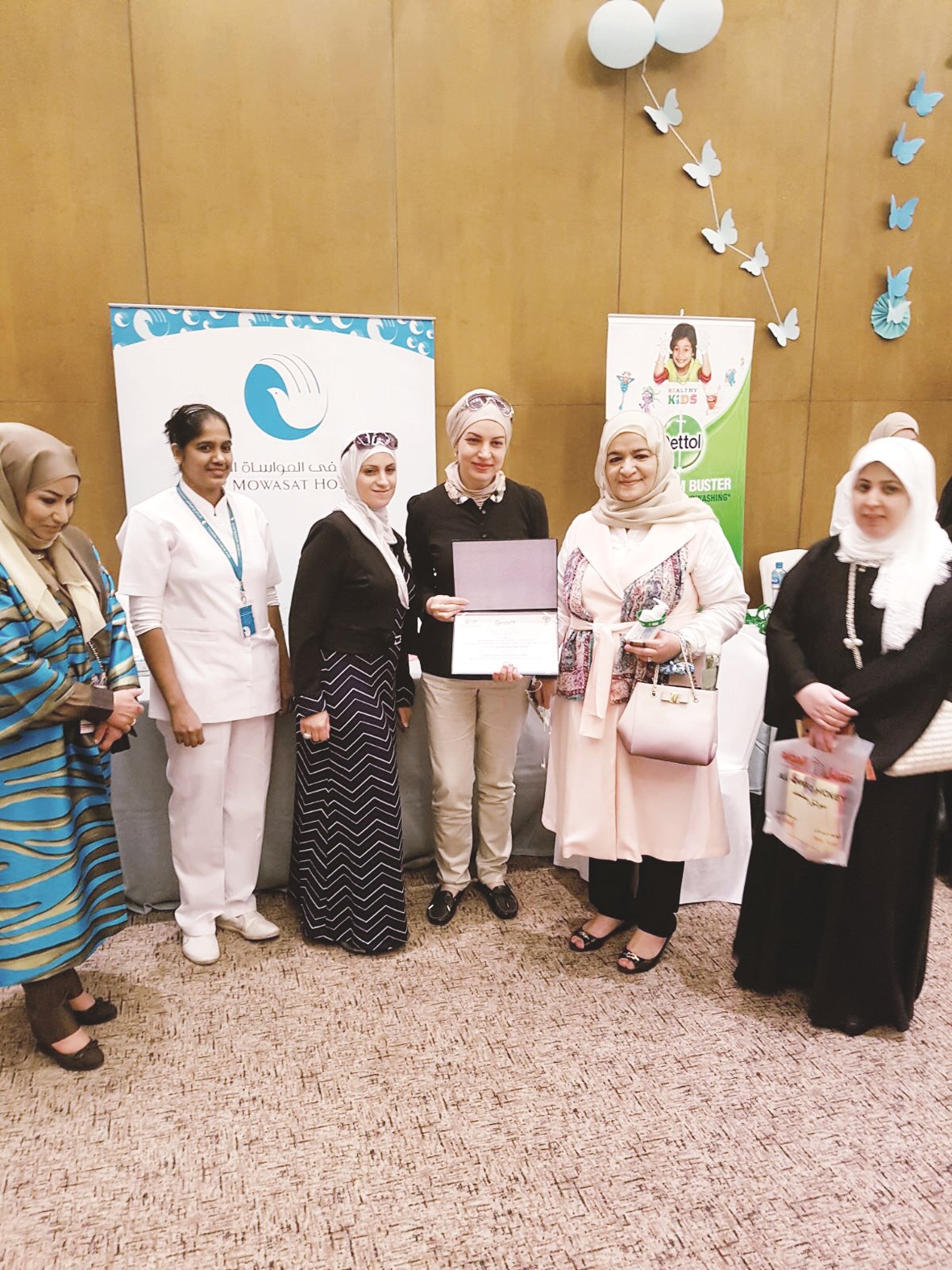 الشيخة أنيسة الحمود في جناح «المواساة»