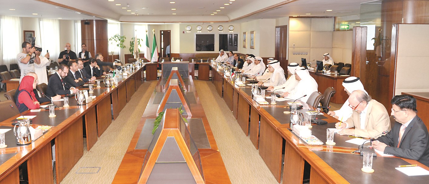 u062cu0627u0646u0628 u0645u0646 u0627u0644u0646u062fu0648u0629 (u062au0635u0648u064au0631 u0633u0639u062f u0647u0646u062fu0627u0648u064a)