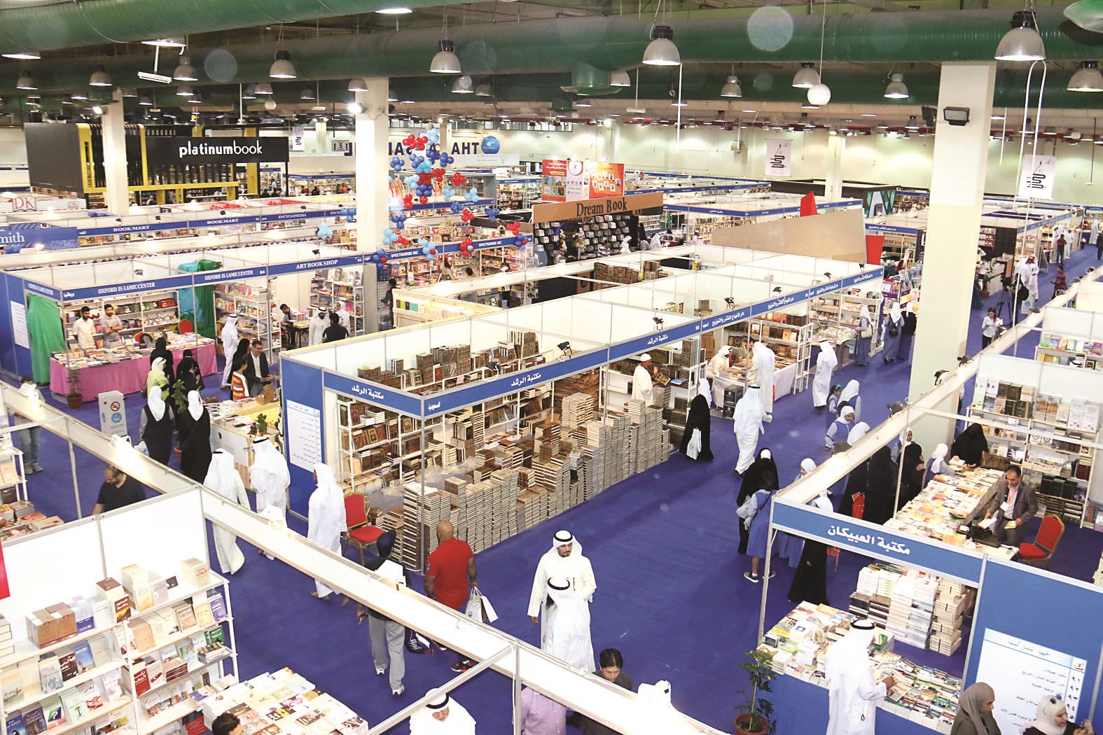 مئات دور النشر تشارك في المعرض (تصوير بسام زيدان)