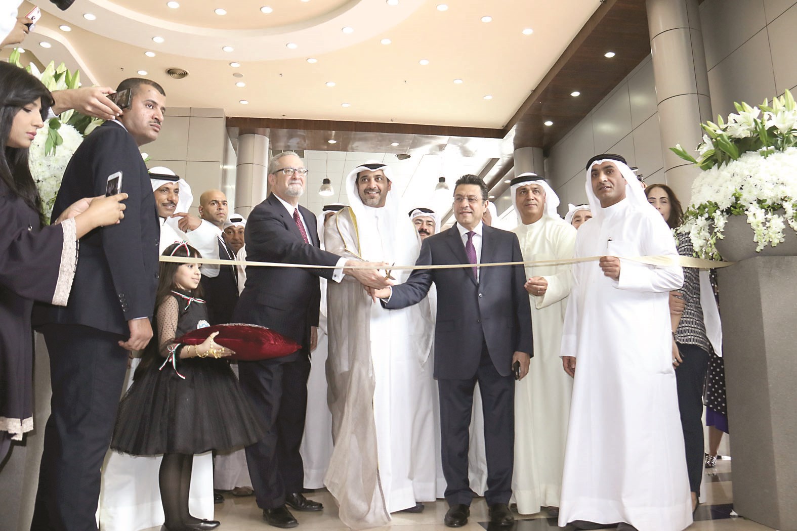 u0627u0644u0639u0628u062fu0627u0644u0644u0647 u064au0642u0635 u0634u0631u064au0637 u0627u0641u062au062au0627u062d u0627u0644u0645u0639u0631u0636 u0628u062du0636u0648u0631 u0627u0644u0633u0641u064au0631 u0627u0644u0623u0645u064au0631u0643u064a