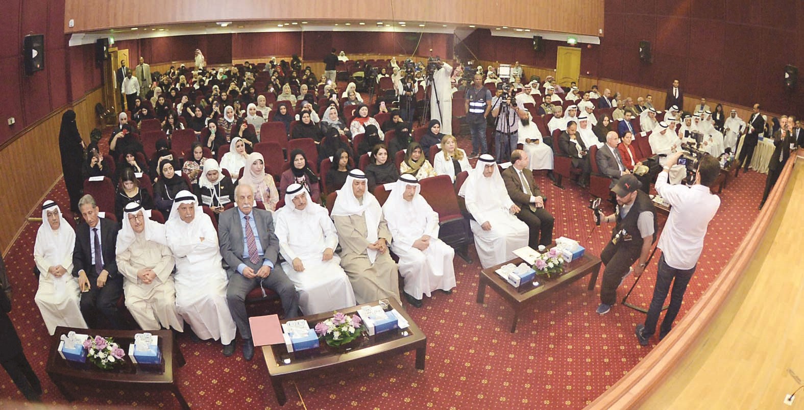 حضور افتتاح الموسم (تصوير نايف العقلة)